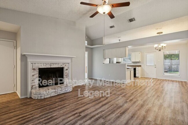 Foto del edificio - 327 Alyse Rd