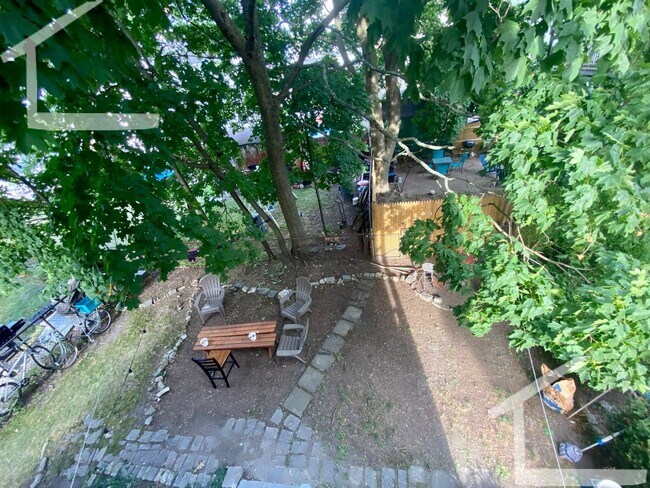 Foto del edificio - Best Deal on a Cat Friendly Apt.  Last Mon...