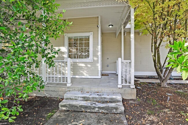 Building Photo - 1802 Henning Pl