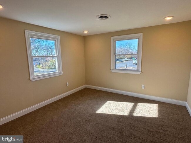 Building Photo - 105 Cotta Ln