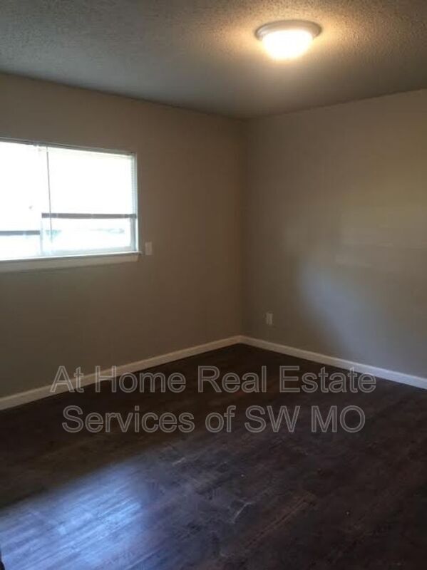 Foto del edificio - 712 E Sunshine St