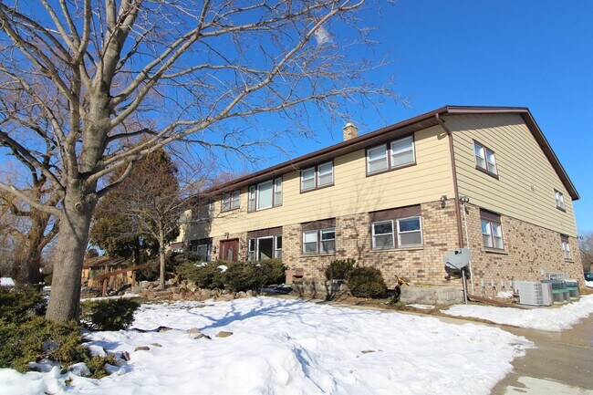 Building Photo - 6875 Kathleen Ct