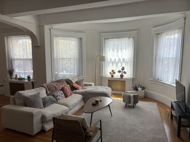 Building Photo - 1080 Beacon St