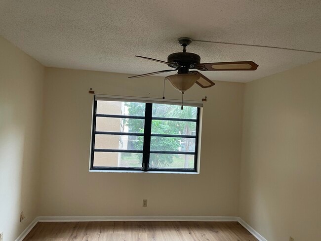 Building Photo - 4760 Lucerne Lakes Blvd