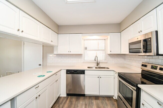 Building Photo - 5942 Jaguar Dr W