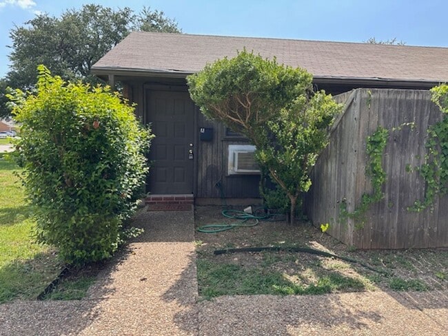 Building Photo - 4905 El Campo Ave