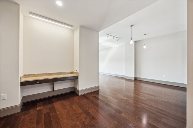 Foto del edificio - 9870 Gaylord Dr