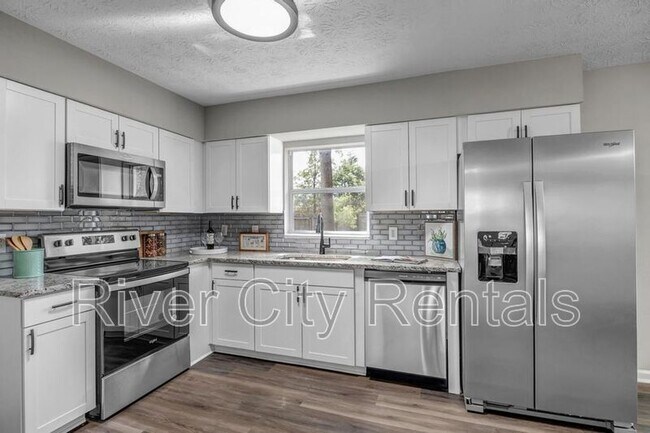 Building Photo - 743 Trambley Dr E