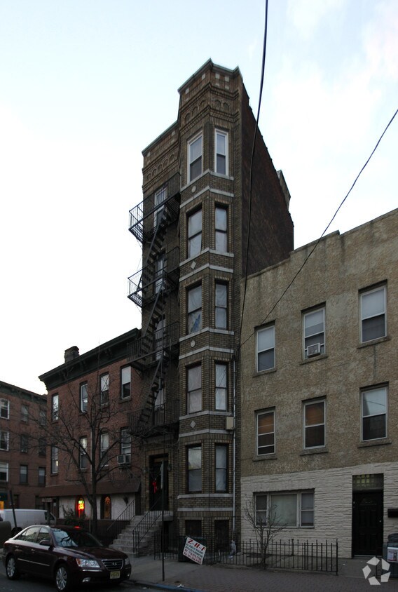 Building Photo - 602 Park Ave