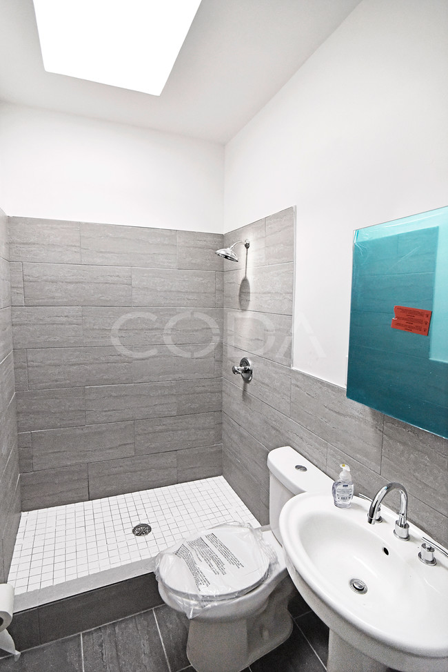 Foto del edificio - 244 Linwood St