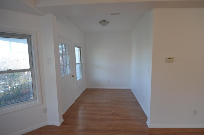 Building Photo - 211 Duncan Ave