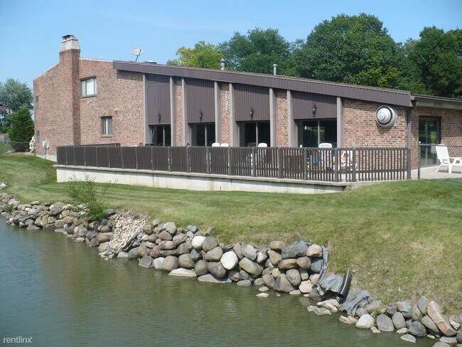Building Photo - 1424 Woodbridge Rd