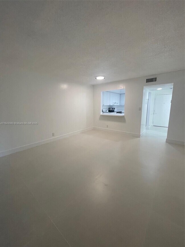 Foto del edificio - 4394 NW 9th Ave