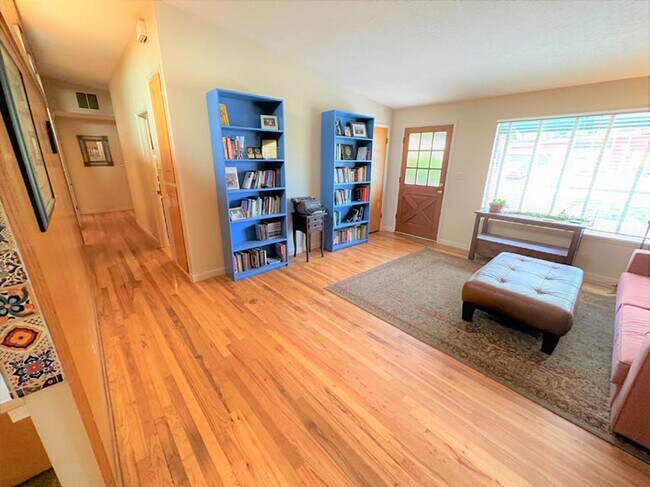 Foto del edificio - Amazing 3 bed 2 bath