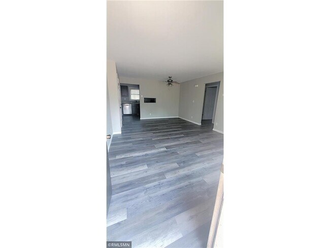 Foto del edificio - 325 W 9th St