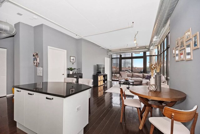 Foto principal - 212 E Cullerton St