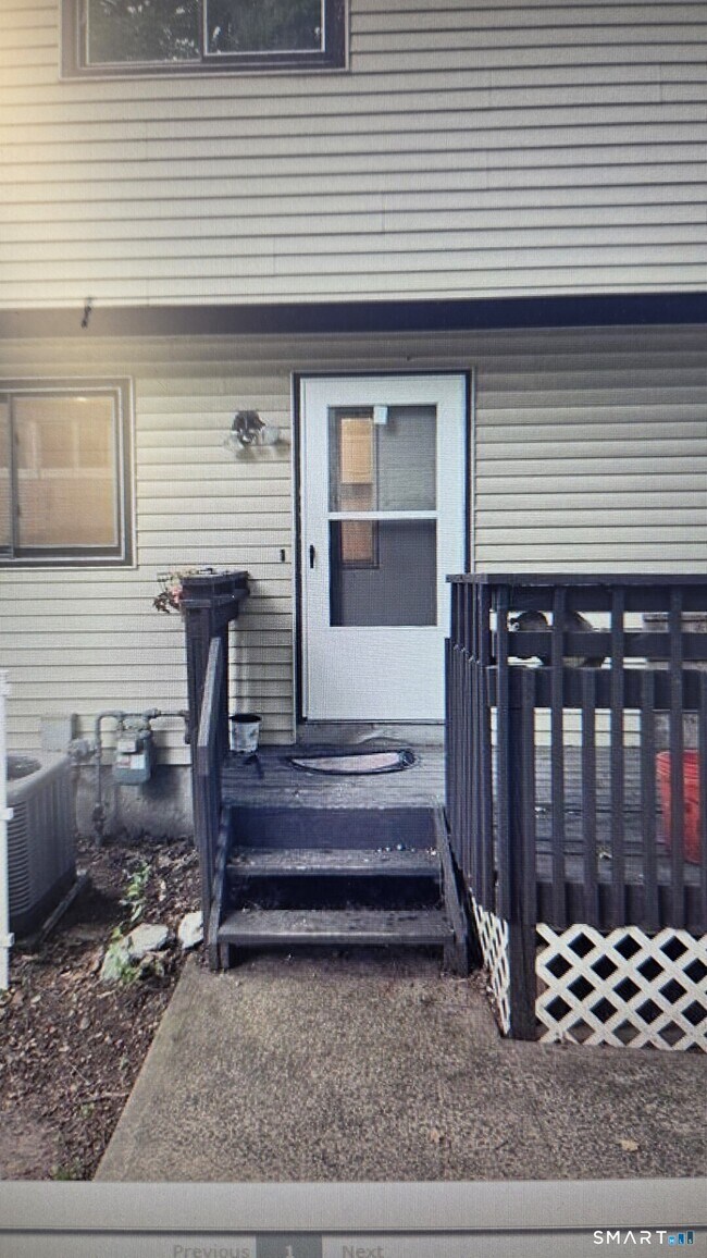 Building Photo - 18 Allen Ct