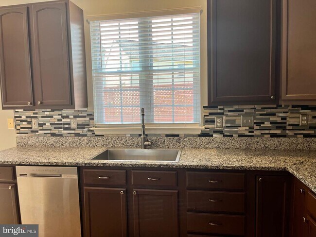 Building Photo - 2847 Linden Knoll Ct