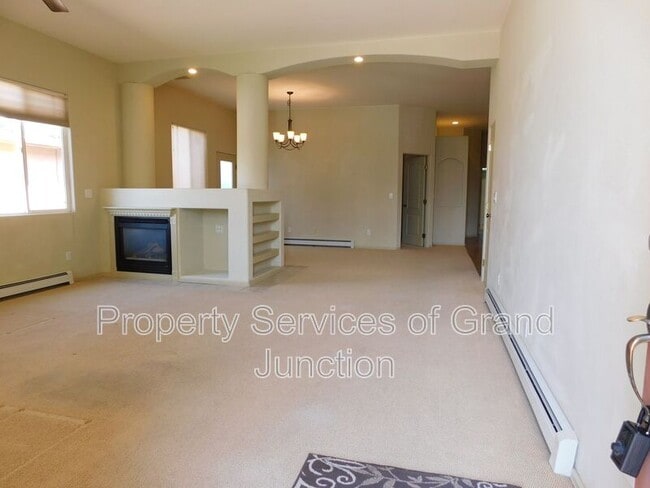 Building Photo - 671 Gemstone Way