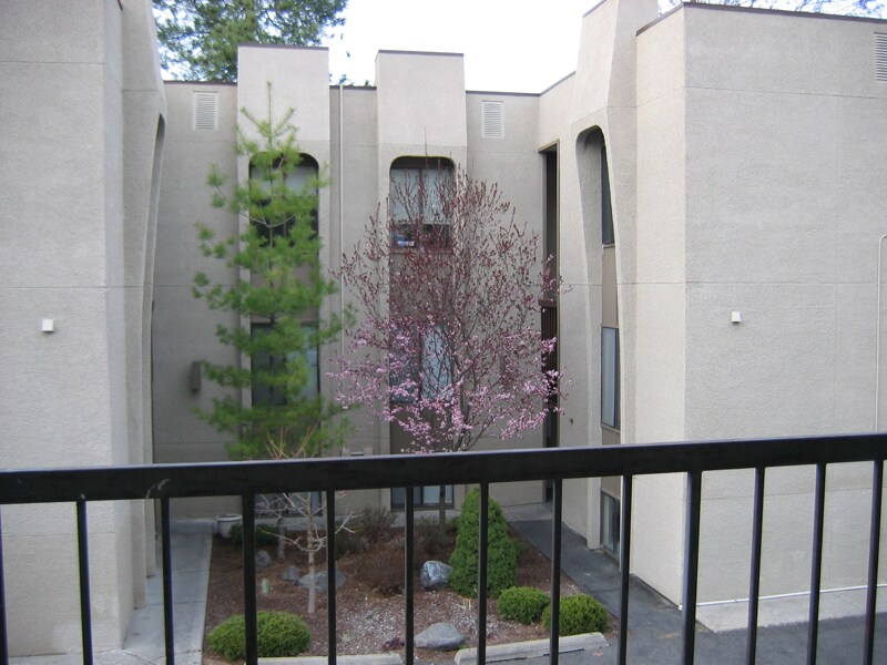 Primary Photo - 2123 W Riverside Ave