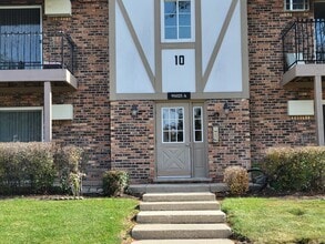 Building Photo - 9S025 Lake Dr