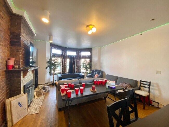 Awesome value four bedroom in Brookline - Awesome value four bedroom in Brookline Apartment