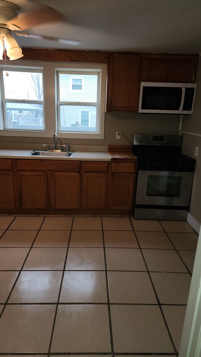 Foto del edificio - 23156 Bolam Ave