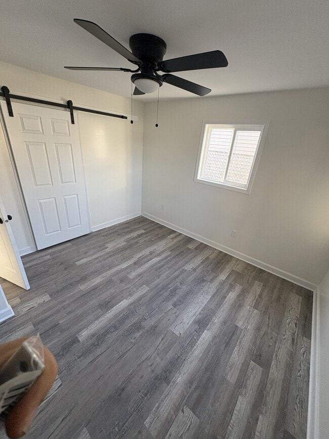 Foto del edificio - 1849 Central Dr