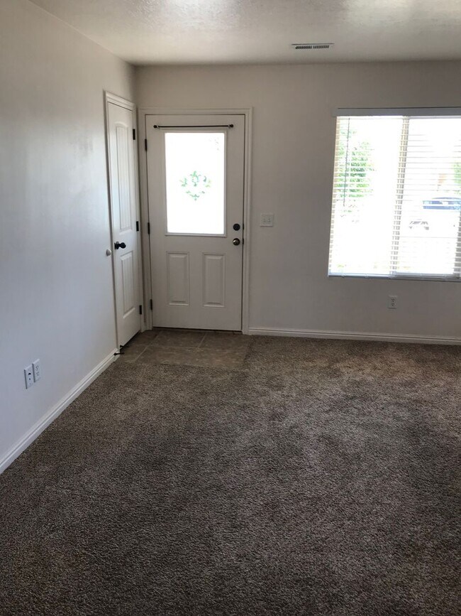 Foto del edificio - Cozy 2 bedroom Duplex Home