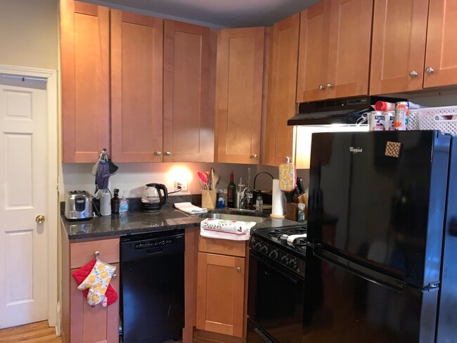 Building Photo - 72 Joy St