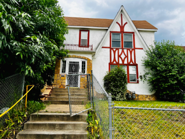 Building Photo - 1826 N Penn Ave