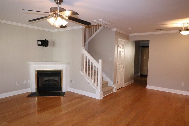Building Photo - Oak Bluff