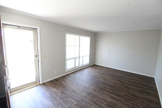 Photo - 1705 Westchester Dr House