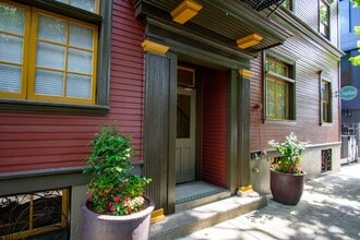 Building Photo - 1834 SW 5th Ave