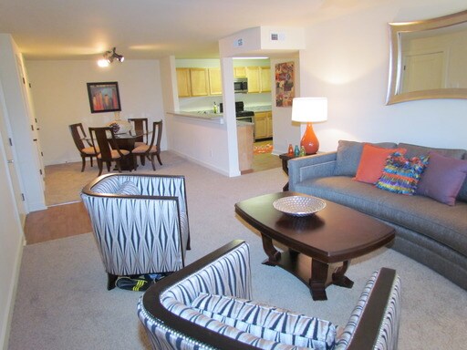 Building Photo - 2120 Manor Dr
