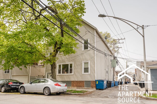 Foto del edificio - 3010 N Greenview Ave