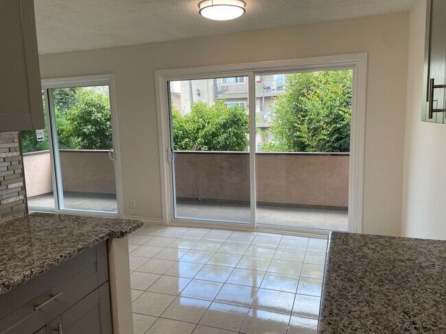 Foto del edificio - 5414 Newcastle Ave