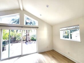 Building Photo - 1635 Redwood Ave