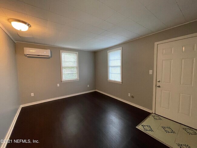 Foto del edificio - 2140 Sheridan Ln