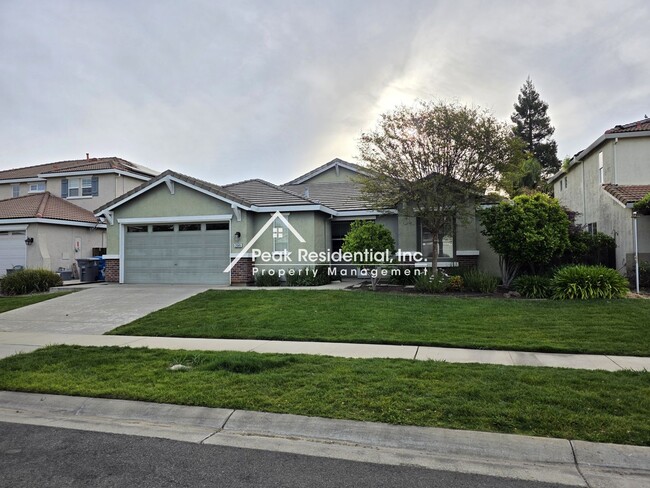 Foto del edificio - Spacious 4bd/2ba Plumas Lake Home!