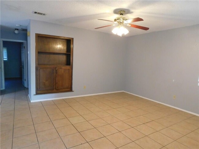 Building Photo - 1402 Barbergale St