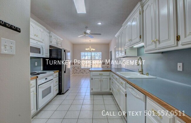 Foto del edificio - 5059 Silver Oak Dr