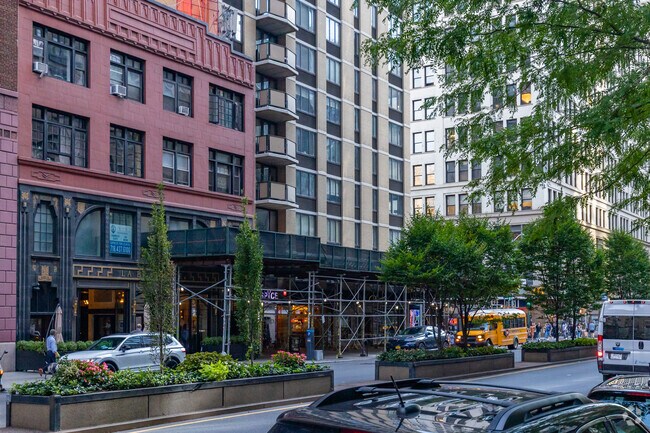 403-409 Park Ave S - Ascot Apartments