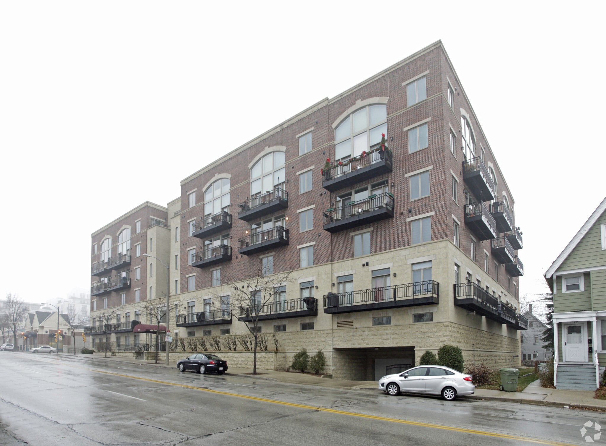 Lyon Court - 1515 N Van Buren St Milwaukee, WI 53202 | Apartments.com