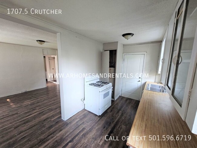 Building Photo - 1707.5 Crutcher St