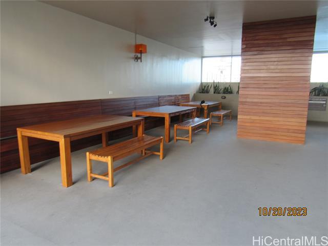 Building Photo - 1212 Punahou St