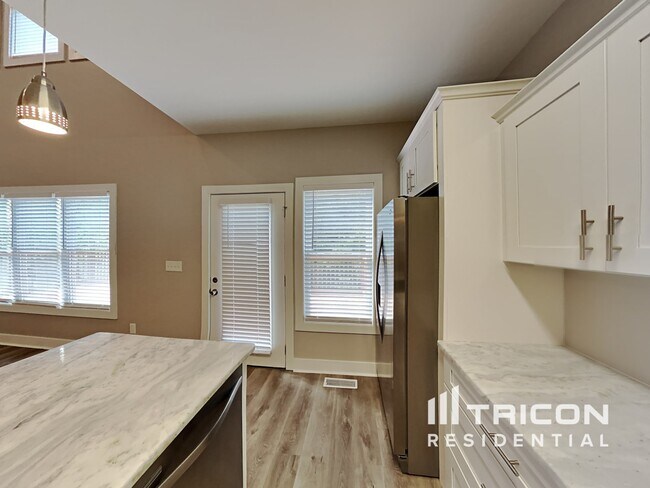 Building Photo - 1765 Bridgecrest Dr