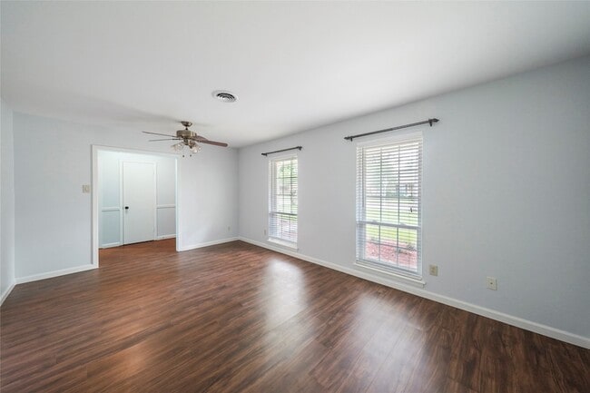 Building Photo - 10502 Timberwood Dr