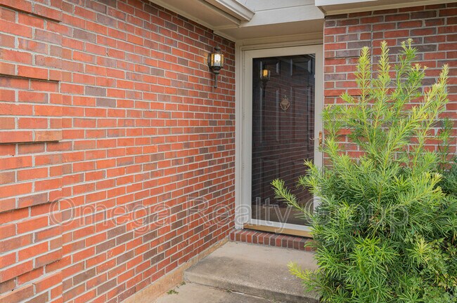 Building Photo - 136 Hambleton Rd