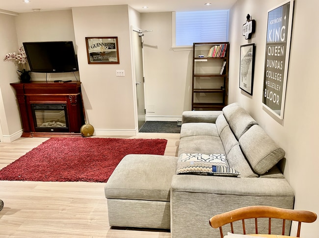 Building Photo - Quiet, bright, private, furnished 1 bedroo...